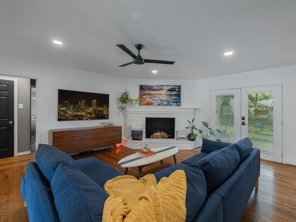 6915  Winchester Street , Dallas Texas 75231