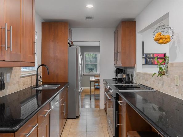 6915  Winchester Street , Dallas Texas 75231