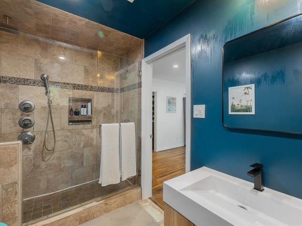 6915  Winchester Street , Dallas Texas 75231