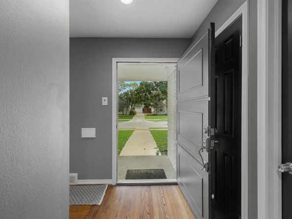6915  Winchester Street , Dallas Texas 75231