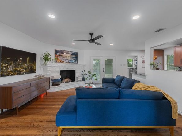 6915  Winchester Street , Dallas Texas 75231