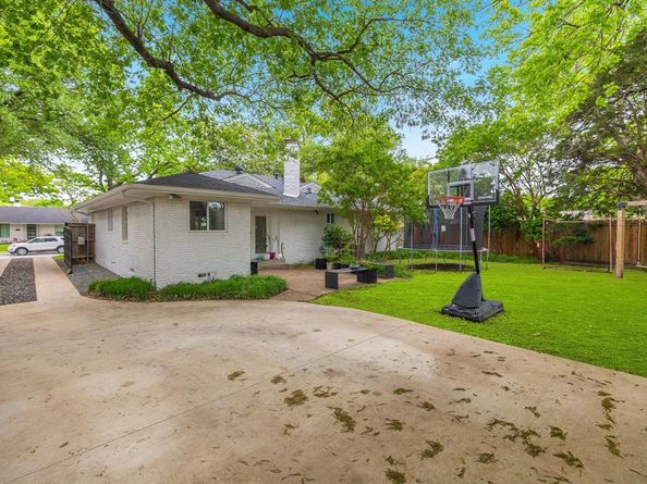 6915  Winchester Street , Dallas Texas 75231