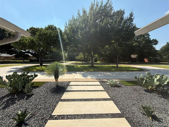 6522  Ridgeview Circle , Dallas Texas 75240