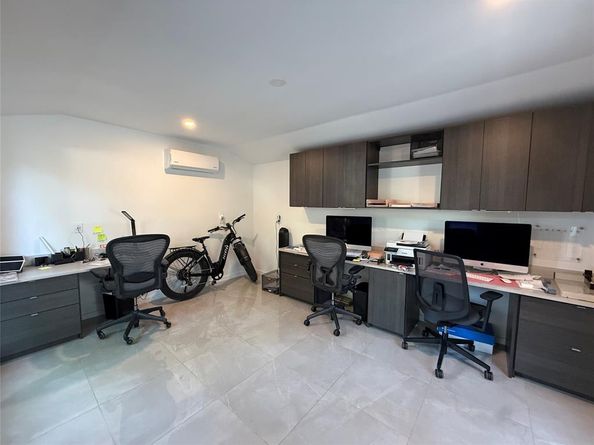 6522  Ridgeview Circle , Dallas Texas 75240