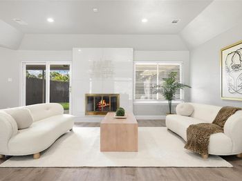 6350  Glennox Lane 