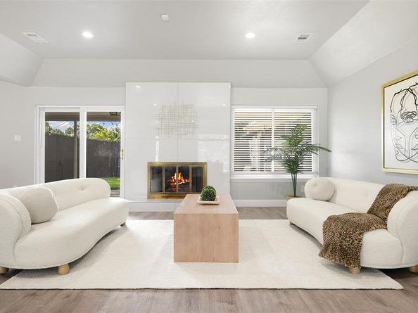 6350  Glennox Lane , Dallas Texas 75214