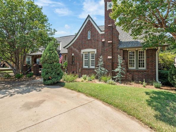 1808  Forest Park Boulevard , Fort Worth Texas 76110