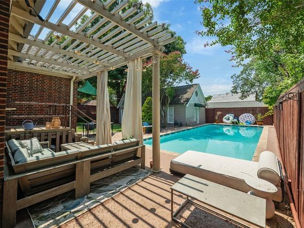 1808  Forest Park Boulevard , Fort Worth Texas 76110
