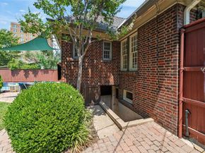 1808  Forest Park Boulevard , Fort Worth Texas 76110
