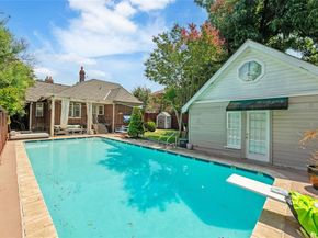 1808  Forest Park Boulevard , Fort Worth Texas 76110