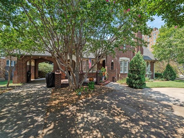 1808  Forest Park Boulevard , Fort Worth Texas 76110