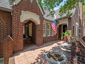 1808  Forest Park Boulevard , Fort Worth Texas 76110