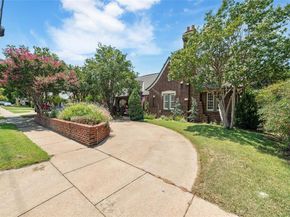 1808  Forest Park Boulevard , Fort Worth Texas 76110