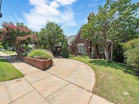 1808  Forest Park Boulevard , Fort Worth Texas 76110