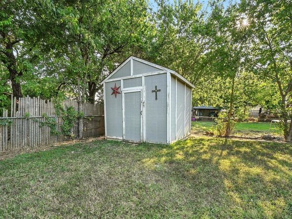 1603  Winderemere Drive , Arlington Texas 76014