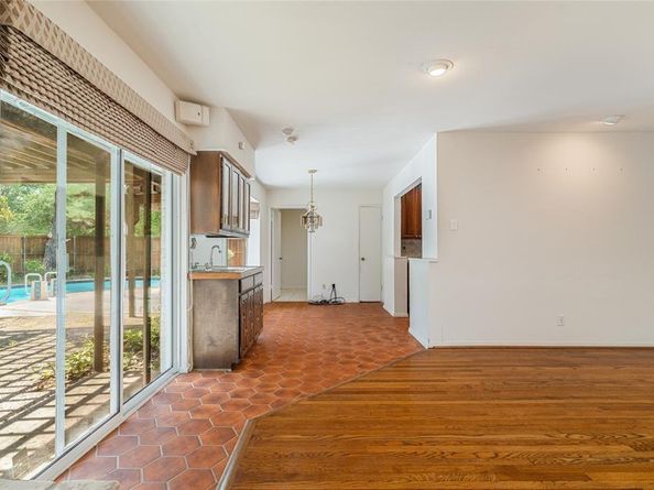 4032  Echo Glen Drive , Dallas Texas 75244