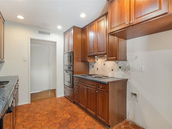 4032  Echo Glen Drive , Dallas Texas 75244