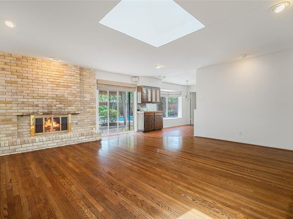 4032  Echo Glen Drive , Dallas Texas 75244
