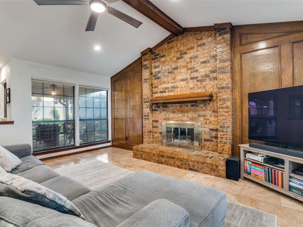 4022  Azalea Lane , Garland Texas 75043