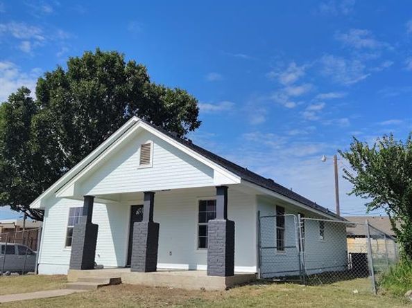 1064  Bransford Street , Fort Worth Texas 76104