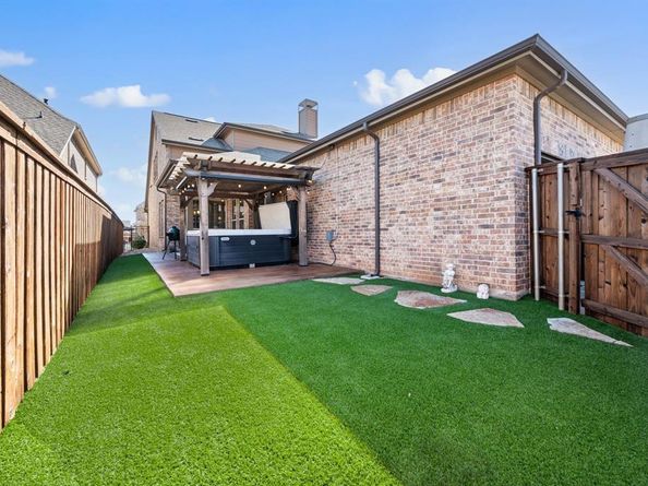 1019  Ivy Charm Way , Arlington Texas 76005