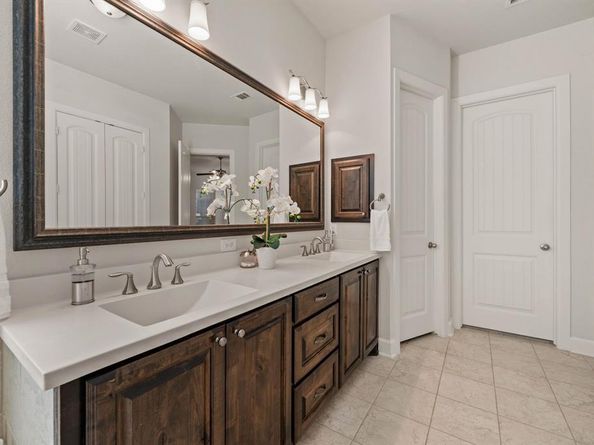 1019  Ivy Charm Way , Arlington Texas 76005