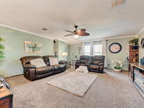 1801  St Lawrence Way , Arlington Texas 76002