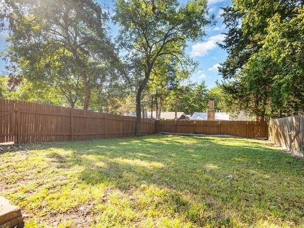 707 W Red Bird Lane , Dallas Texas 75232