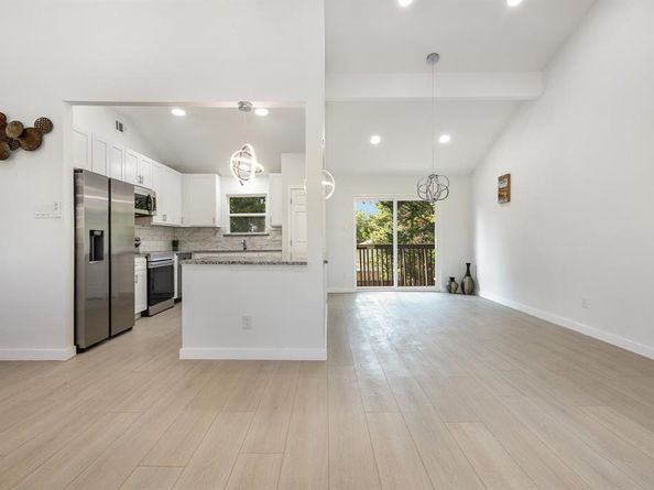 707 W Red Bird Lane , Dallas Texas 75232