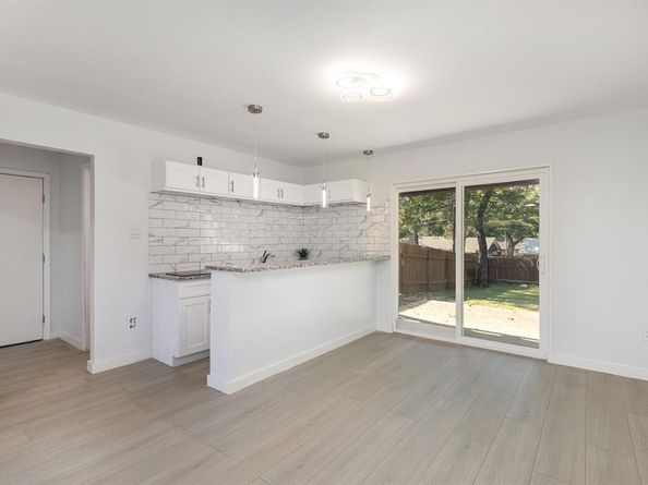 707 W Red Bird Lane , Dallas Texas 75232