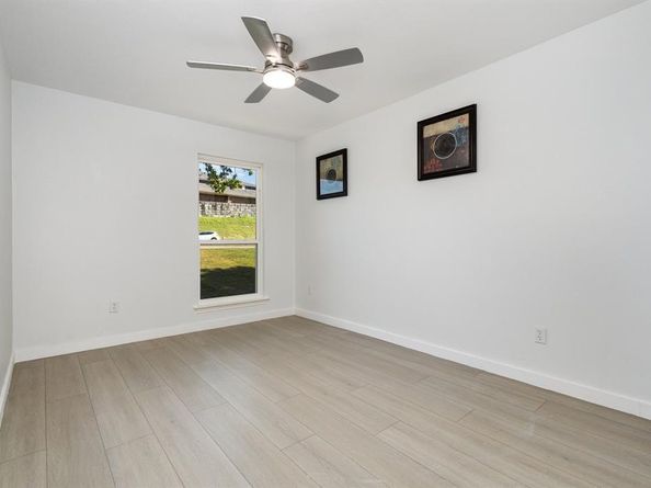 707 W Red Bird Lane , Dallas Texas 75232