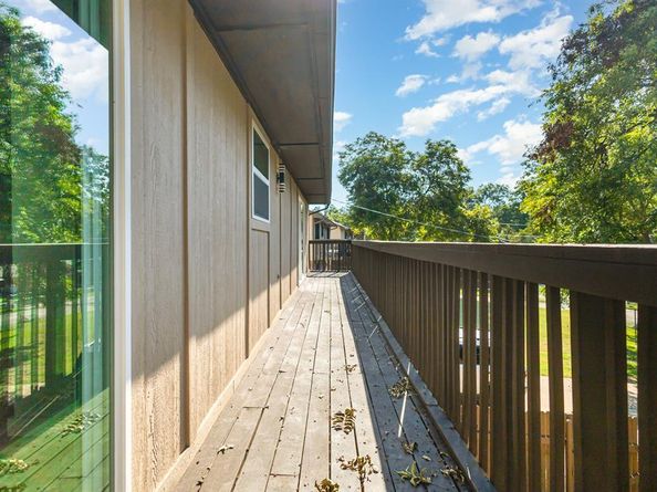707 W Red Bird Lane , Dallas Texas 75232