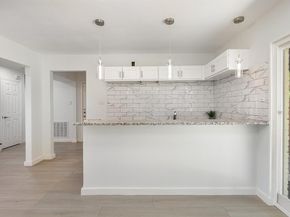 707 W Red Bird Lane , Dallas Texas 75232
