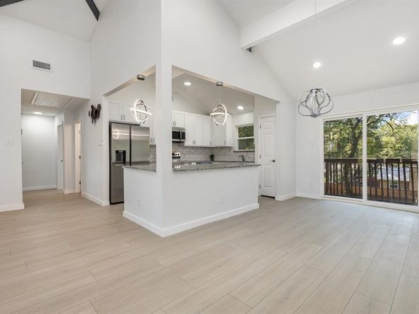 707 W Red Bird Lane , Dallas Texas 75232