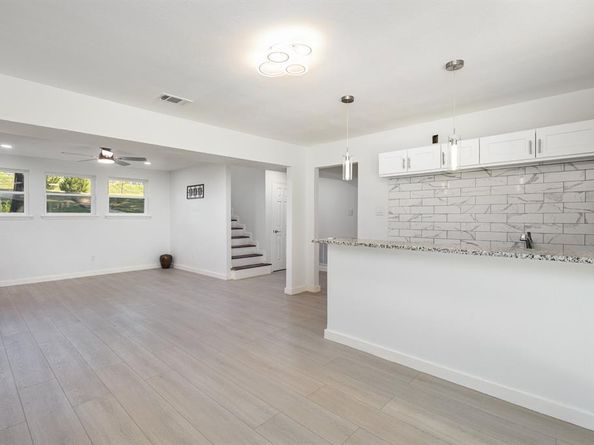 707 W Red Bird Lane , Dallas Texas 75232