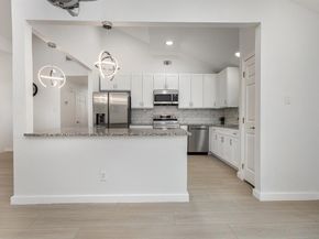 707 W Red Bird Lane , Dallas Texas 75232