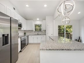 707 W Red Bird Lane , Dallas Texas 75232