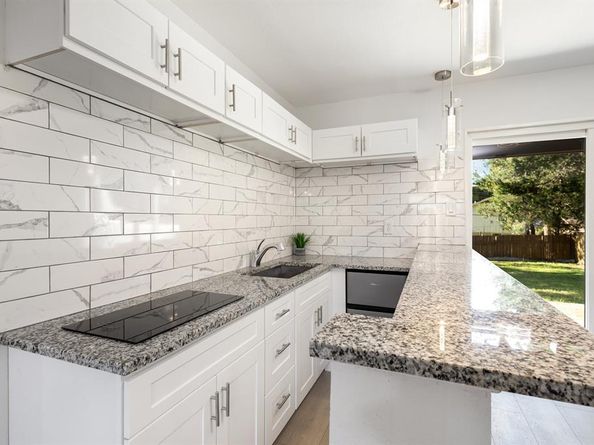 707 W Red Bird Lane , Dallas Texas 75232