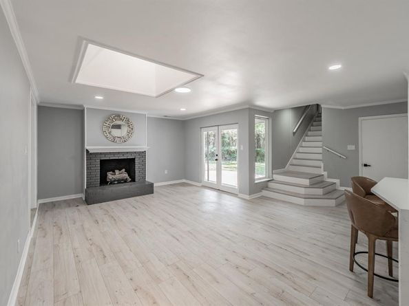 2010  Elderoaks Lane , Dallas Texas 75232