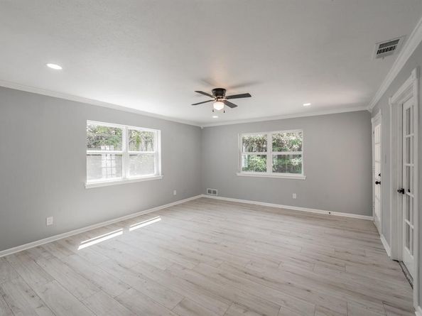 2010  Elderoaks Lane , Dallas Texas 75232
