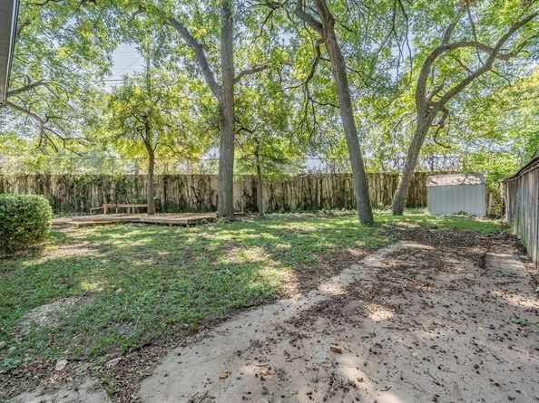 2010  Elderoaks Lane , Dallas Texas 75232