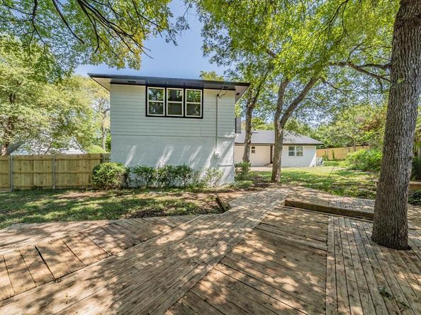 2010  Elderoaks Lane , Dallas Texas 75232