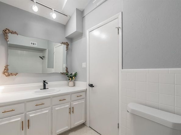 2010  Elderoaks Lane , Dallas Texas 75232