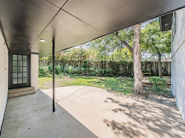 2010  Elderoaks Lane , Dallas Texas 75232