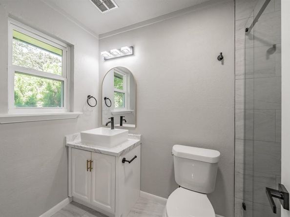 2010  Elderoaks Lane , Dallas Texas 75232