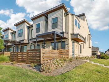 3661  Rosemont Drive 