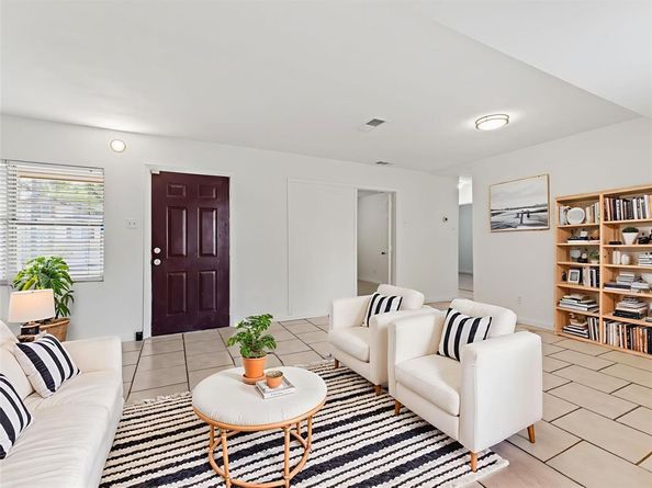 826  Ryan Road , Dallas Texas 75224