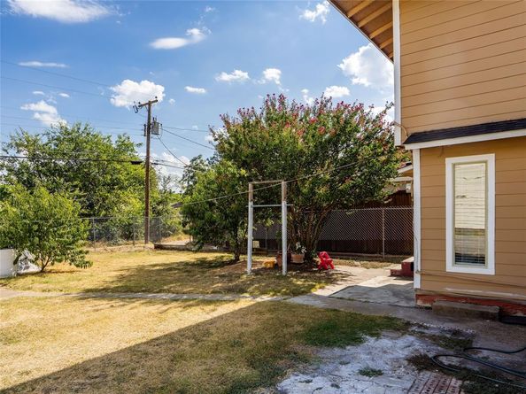 826  Ryan Road , Dallas Texas 75224