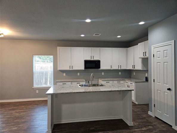 4909  Fitzhugh Avenue , Fort Worth Texas 76105