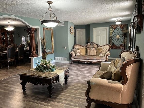 1352  Gillette Street , Dallas Texas 75217